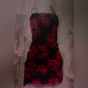 Chic Floral Mini Dress in Red and Black
